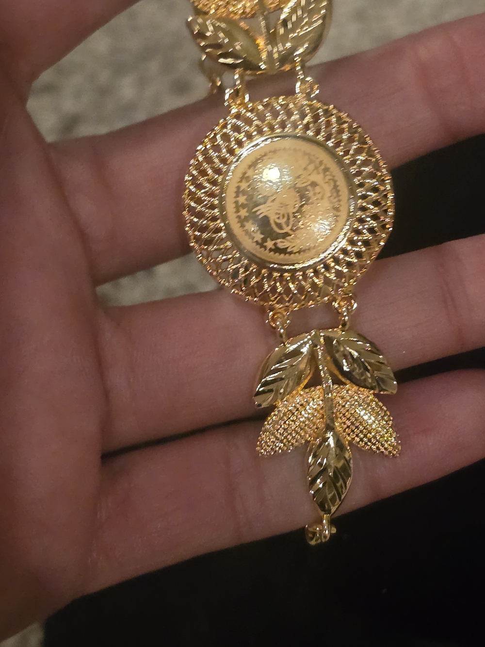 22kgp Dubai Gold Leaf Medallion Chain Bracelet - Women Jewelry - Picture 4 of 8